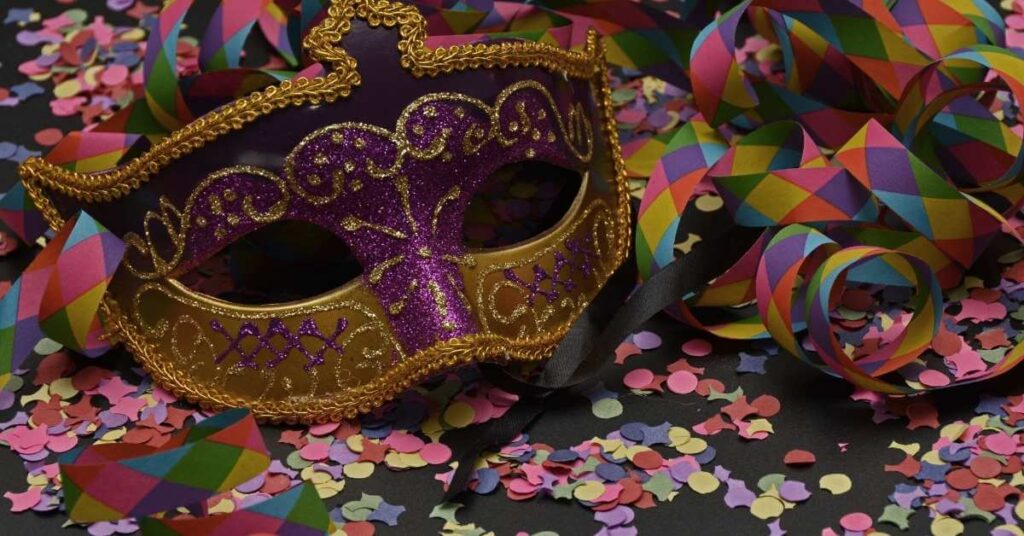 Atividades de Máscara de Carnaval para Colorir e Recortar