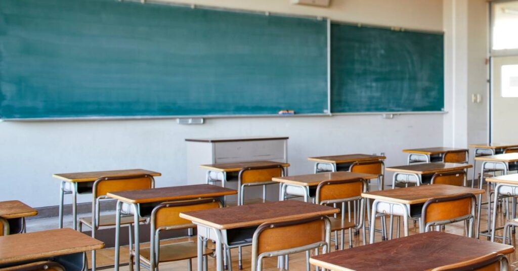 Atividade de Substantivos, Adjetivos e Verbos para 6º Ano