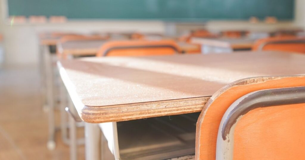 Atividade de Adjetivos e Efeitos Avaliativos no Texto 6º e 7º Ano