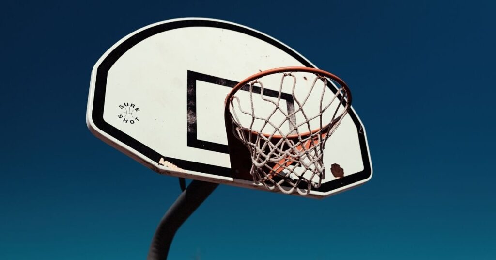 Maximizar ganhos ao apostar em basquetebol e basebol online